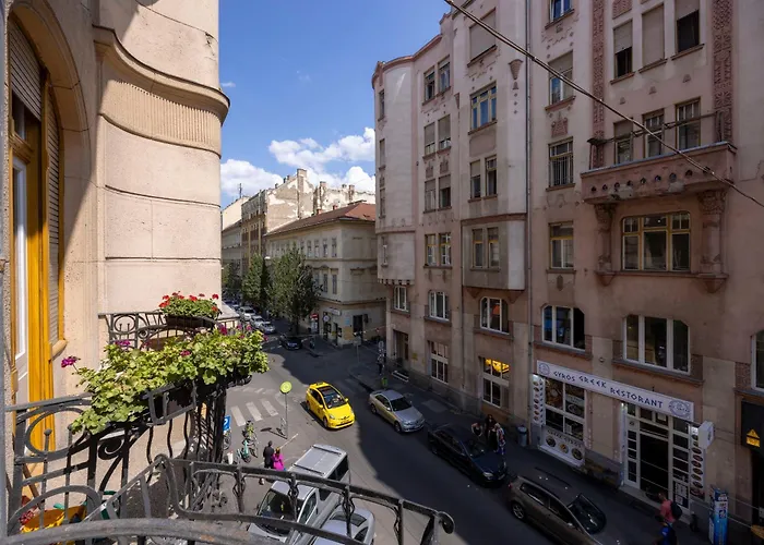 Exclusive Private Residence In The Center Of Bp W 4Bedrms, 4 Bathrms